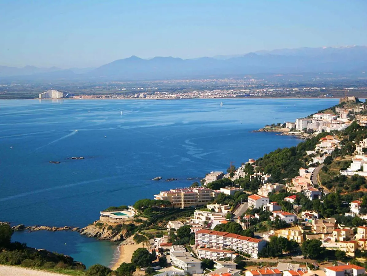 Amazing Seaview Apartment With Terrace & Parking - Casa Artevida Roses 0*,  Spanje